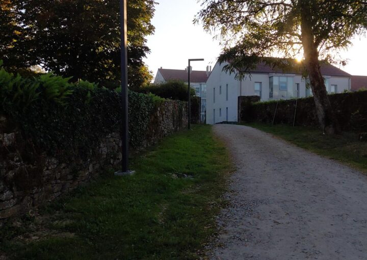 Nova iluminación no acceso ao CIPIS do parque de Belvís